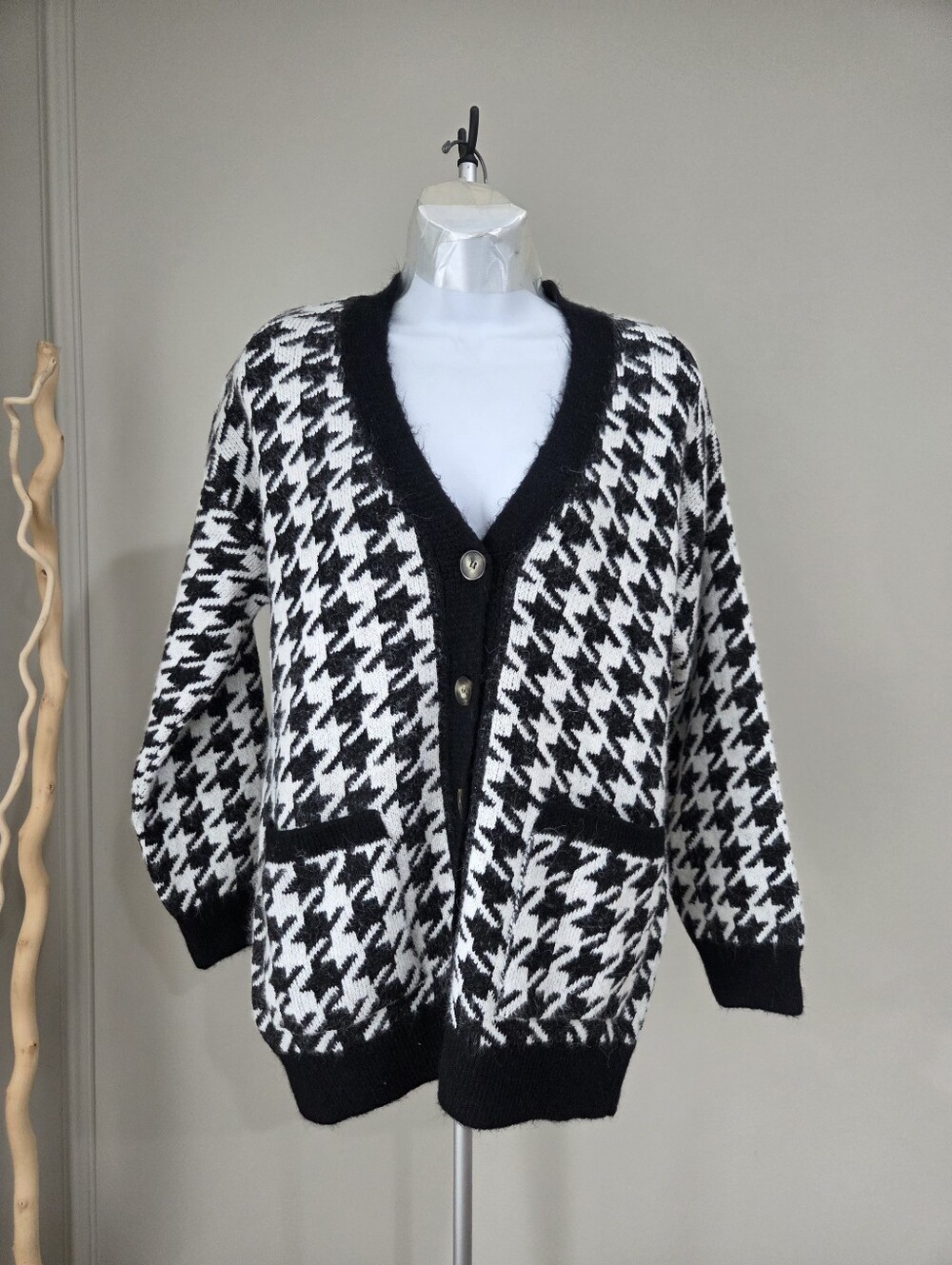 NWT Mango Black & White Houndstooth V-Neck Cardigan sz.XS